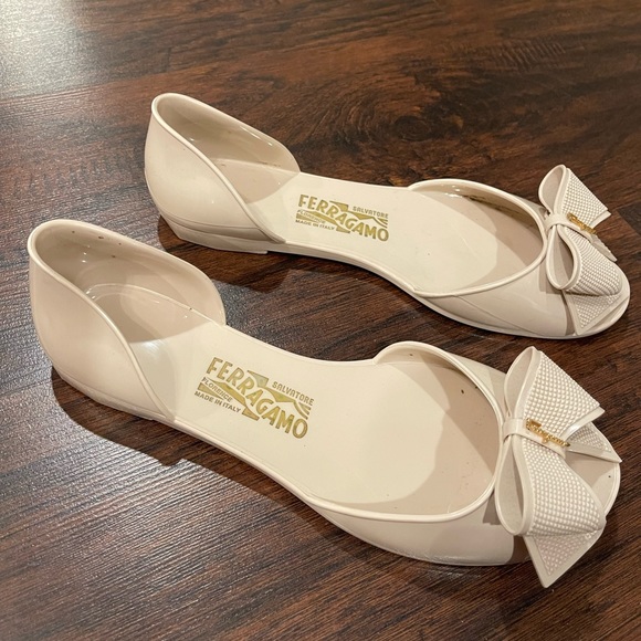 Salvatore Ferragamo Beige Sandals - Picture 1 of 8